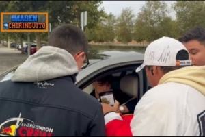 劳尔-阿森西奥抵达训练基地为球迷签名，皇马进行欧冠前最后一练