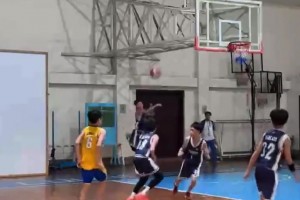 是让你篮板卡位上强度，不是让你上尺度